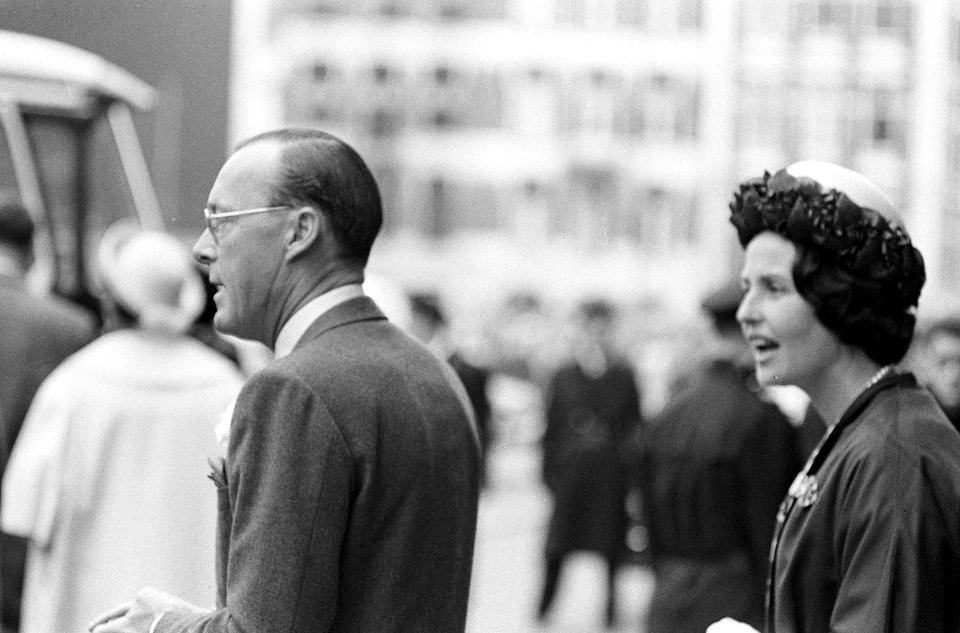 Bezoek Vorstelijke gasten Keukenhof (Fabiola en Boudewijn, Bestanddeelnr 913-8550