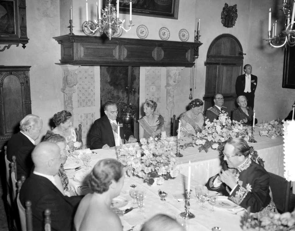 Bezoek Luxemburgs groot-hertogelijk paar. Derde dag. Haarlem (Diner), Bestanddeelnr 907-8120