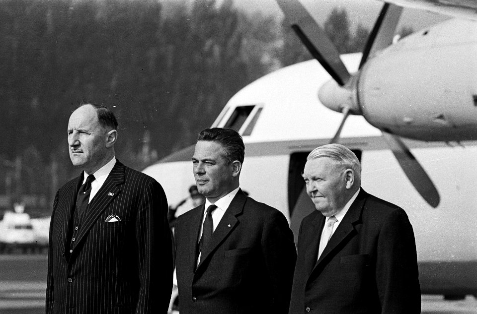 Bezoek minister president Marijnen en minister Luns aan West Duitsland , aankoms, Bestanddeelnr 916-9545