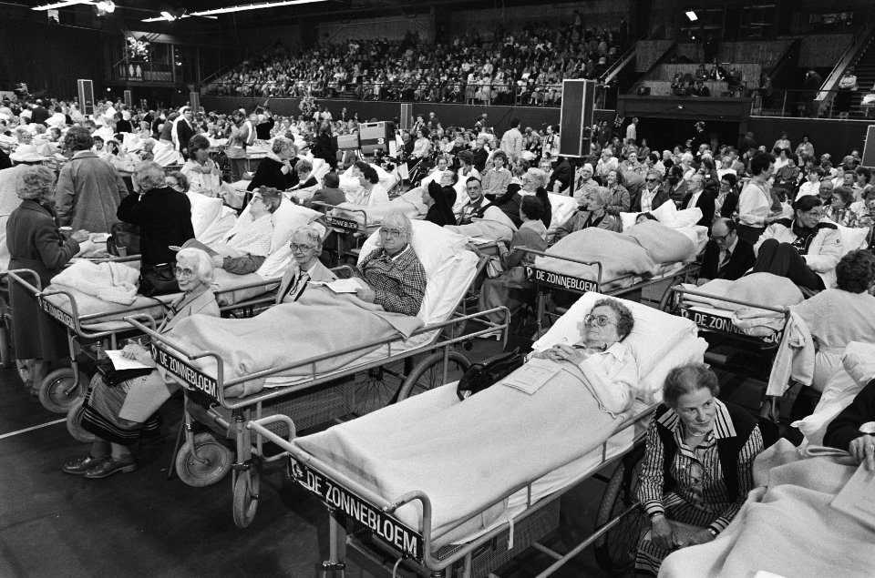 Bezoek Paus Johannes Paulus II aan Nederland eucharistieviering in Houtrusthall, Bestanddeelnr 933-3275