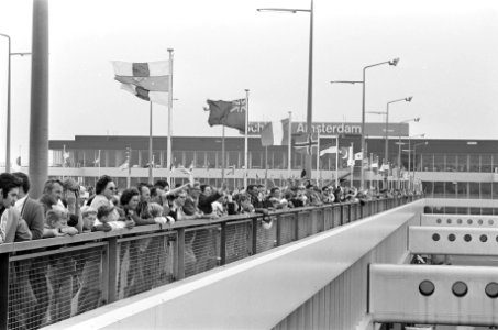Bezoekers op de wandelpieren, Bestanddeelnr 921-5748