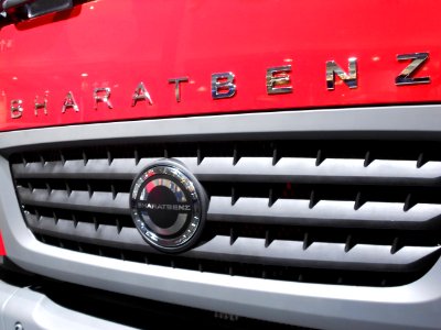 BHARATBENZ Heavy Duty Truck 3128 C front logo.Spielvogel