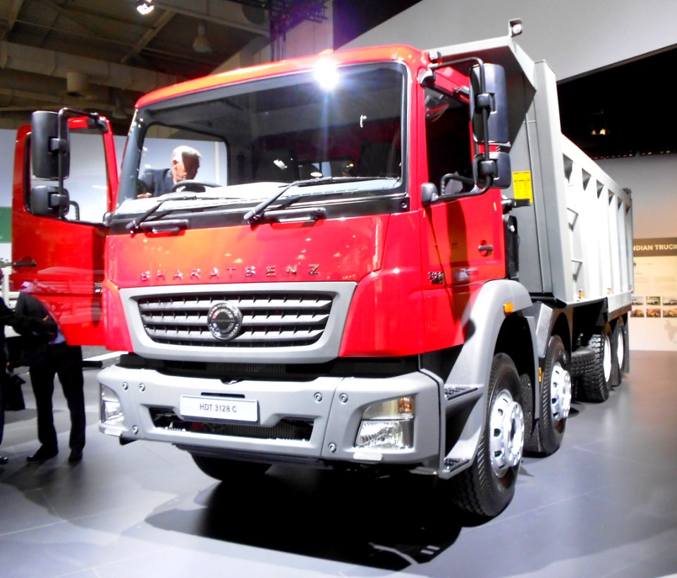 BHARATBENZ Heavy Duty Truck 3128 C. left side. Spielvogel 2012