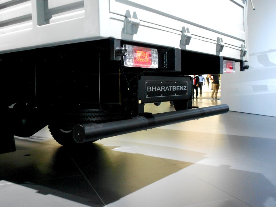 BHARATBENZ Light Duty Truck 914 R. underride protection 2. Spielvogel 2012