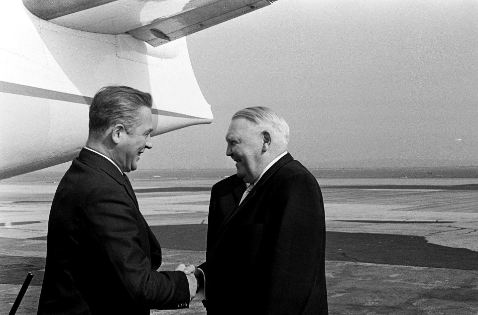 Bezoek minister president Marijnen en minister Luns aan West Duitsland , aankoms, Bestanddeelnr 916-9546