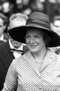 Bezoek van Prinses Irene aan Noord-Brabant Prinses Irene met zonnehoed, Bestanddeelnr 912-5396