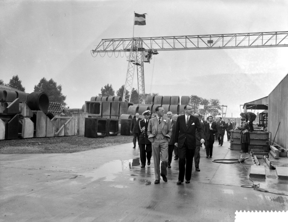 Bezoek van Prins Bernhard aan de N.V. Rotterdamse Beton en Aannemingsmij. voorhe, Bestanddeelnr 909-8847