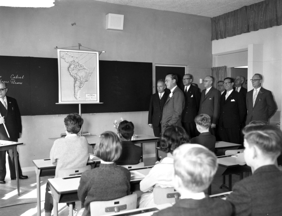 Bezoek van Prins Bernhard aan de Protestants Christelijke School Prins Bernhard , Bestanddeelnr 912-2796