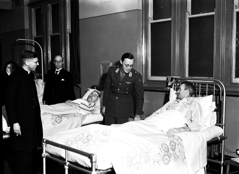 Bezoek van prins Bernhard aan het St. Joseph Hospital te Preston, Bestanddeelnr 935-2301