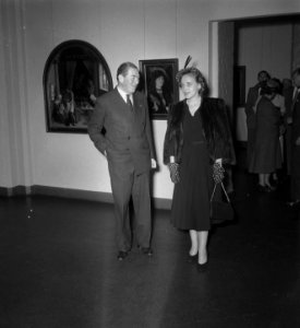 Bezoek van Margaret Truman, aan het Rijksmuseum, in gezelschap van jhr. Röell, Bestanddeelnr 904-6153