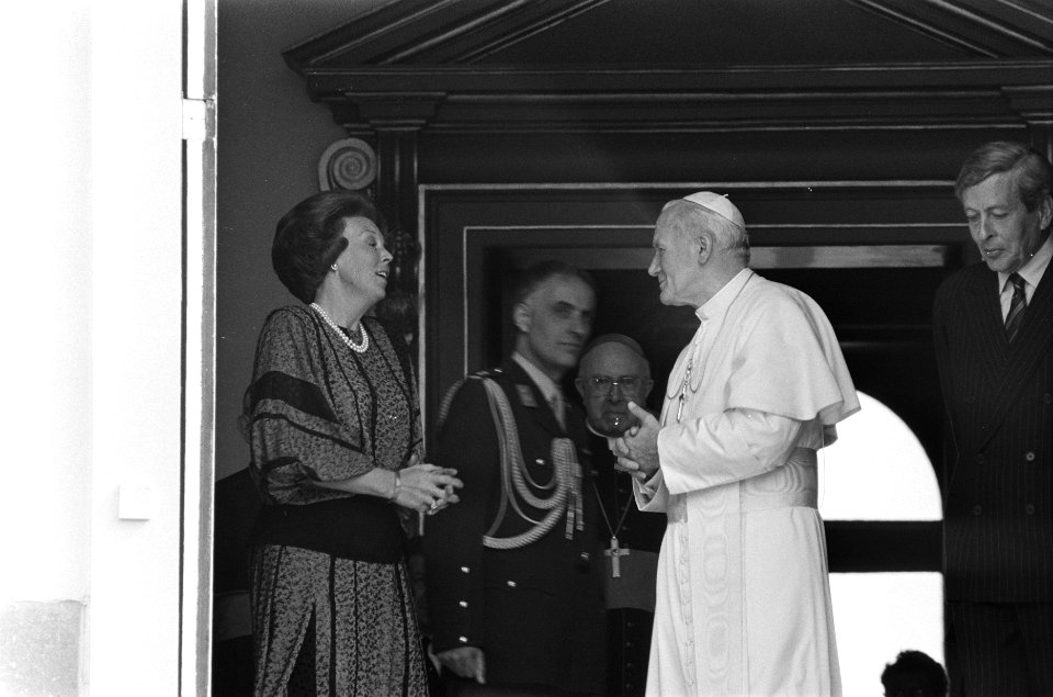 Bezoek Paus Johannes Paulus II aan Nederland ontvangst op Paleis Huis ten Bosch, Bestanddeelnr 933-3282