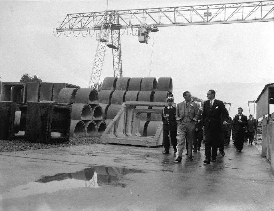 Bezoek van Prins Bernhard aan de NV Rotterdamse Beton en Aannemingsmij voorhe, Bestanddeelnr 909-8844