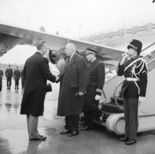 Bezoek President De Gaulle aan Nederland. De Gaulle en Baron Lynden, Bestanddeelnr 914-9328