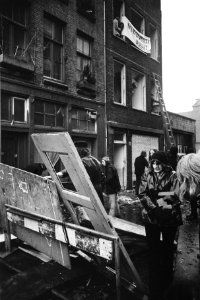 Bewoners Nieuwmarktbuurt Amsterdam verzetten zich tegen sloop van huizen voor me, Bestanddeelnr 927-6410