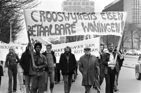 Bewoners uit Rotterdamse wijk Crooswijk demonstreren rond en op Binnenhof voor b, Bestanddeelnr 928-9058
