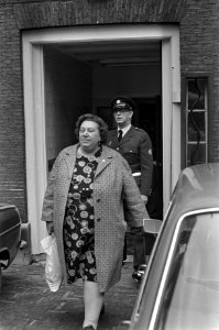Bewoners nieuwbouwwijken bezetten kantoor Van de Eyden stadhuis een der bezette, Bestanddeelnr 927-1783