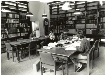 Bezoekersruimte in het Gemeente-archief, NL-HlmNHA 54035116