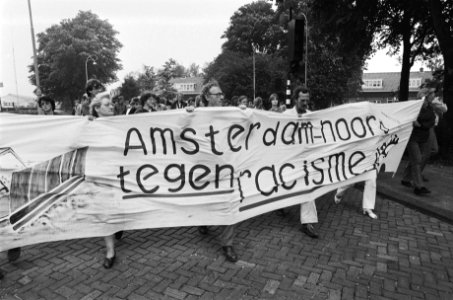 Bewoners van Amsterdam-noord demonstreren tegen racisme daar, Bestanddeelnr 932-1851