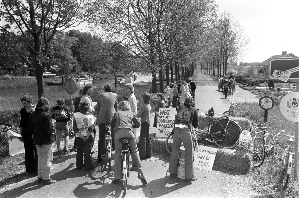 Bewoners langs t Gein bij Amsterdam blokkeren wegen i.v.m. bouwplannen Amsterdam, Bestanddeelnr 928-5798