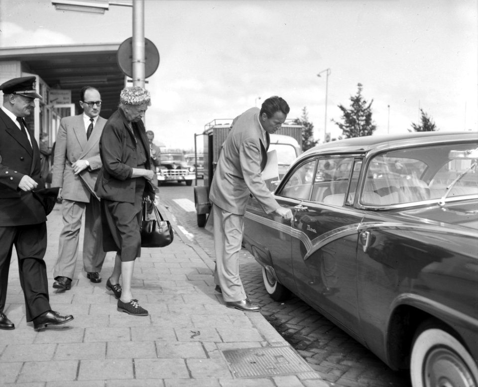 Bezoek mevr Roosevelt aankomst Schiphol, Bestanddeelnr 907-9518