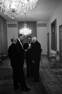 Bezoek minister president Marijnen en minister Luns aan West Duitsland , Luns, M, Bestanddeelnr 916-9560