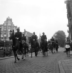 Bezoek Lord Mayor aan Amsterdam Bereden politie in galauniform, Bestanddeelnr 912-4024