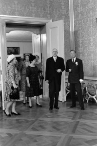 Bezoek President De Gaulle aan Nederland. In Huis ten Bosch voor de lunch v.l.n., Bestanddeelnr 914-9343