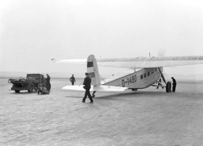 BFW M.20 D-1480 op vliegveld Berlijn - Tempelhof, Bestanddeelnr 189-1376
