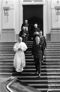 Bezoek Paus Johannes Paulus II aan Nederland ontvangst op Paleis Huis ten Bosch, Bestanddeelnr 933-3283
