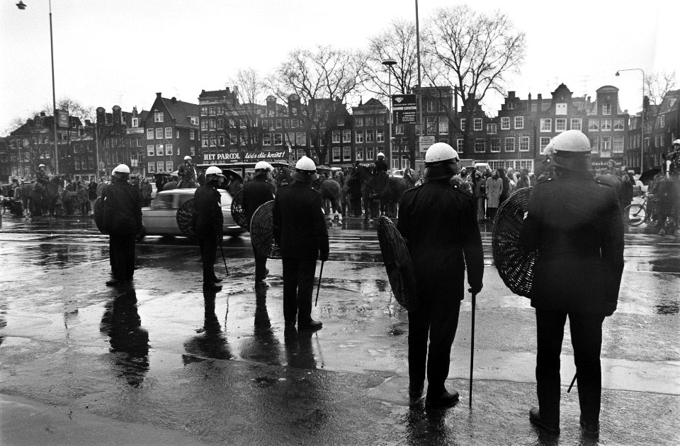 Bewoners Nieuwmarktbuurt Amsterdam verzetten zich tegen sloop van huizen voor me, Bestanddeelnr 927-6409