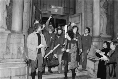 Bezettende kunstenaars beeindigen bezetting Nachtwachtzaal en Rijksmuseum kunst, Bestanddeelnr 932-8197
