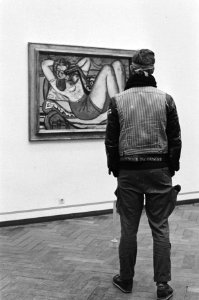 Bezoekers tentoonstelling La Grande Parade in Stedelijk Museum, Bestanddeelnr 933-1841