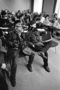 Bewoners kraakpand Singel 114 bij kort geding (Amsterdam in de rechtszaal, Bestanddeelnr 932-8244