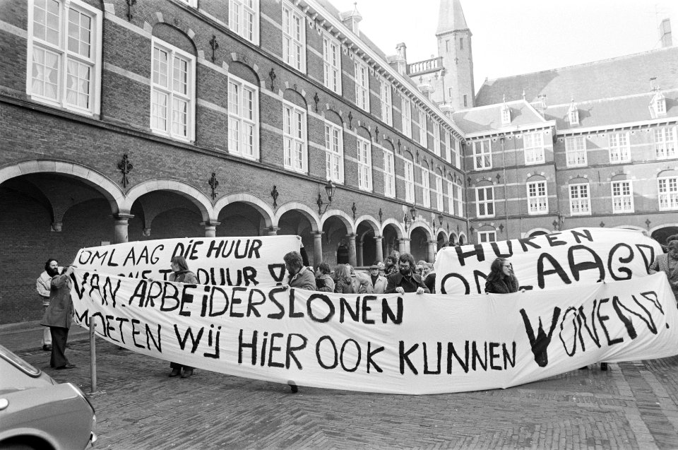 Bewoners Vorstelijke Eilanden in A'dam demonstreren tegen hoge huren op Binnenho, Bestanddeelnr 927-7785