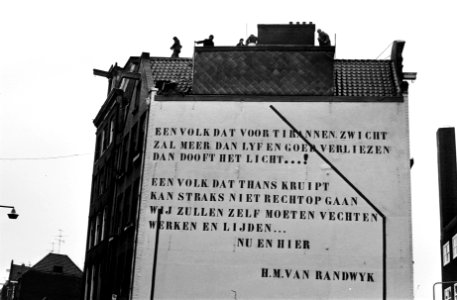 Bewoners Nieuwmarktbuurt Amsterdam verzetten zich tegen sloop van huizen voor me, Bestanddeelnr 927-6411