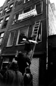 Bewoners Nieuwmarktbuurt Amsterdam verzetten zich tegen sloop van huizen voor me, Bestanddeelnr 927-6407