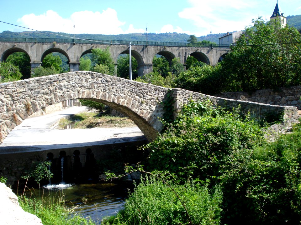 Bez (Bez-et-Esparon), le Merlanson avec ses 2 ponts