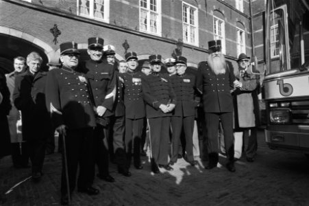 Bewoners militair tehuis Bronbeek naar Den Haag om protest kracht bij te zetten , Bestanddeelnr 930-1101