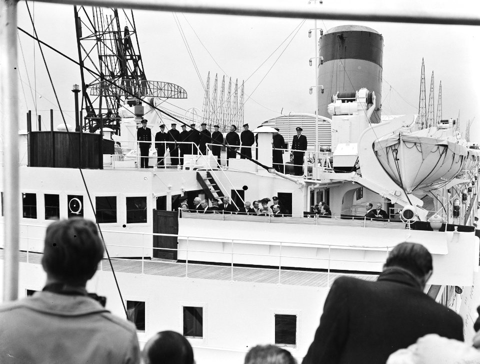 Bezoek Zweedse Koningspaar Amsterdam, eerste dag, bezoek Ms. Oranje bij de Neder, Bestanddeelnr 907-0980