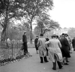 Bezoekers in het Hyde Park, Bestanddeelnr 254-1999