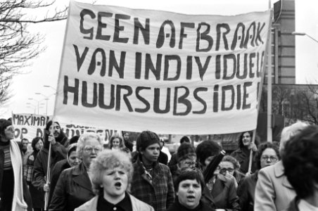 Bewoners uit Rotterdamse wijk Crooswijk demonstreren rond en op Binnenhof voor b, Bestanddeelnr 928-9059
