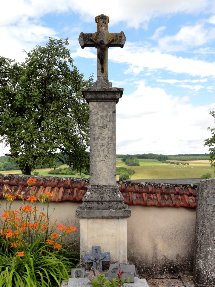Bezange-la-Grande (M-et-M) croix de cimetière