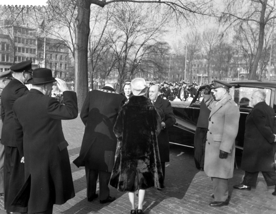 Bezoek van president van Peru aan Rotterdam, aankomst bij de Koninklijke Roei en, Bestanddeelnr 911-0752