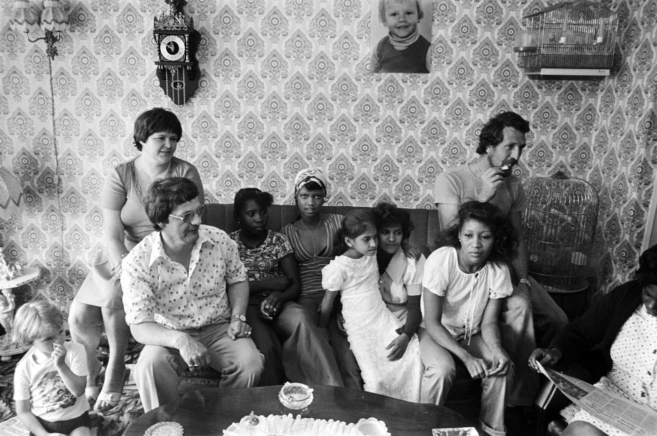 Bewoners Coenhotelflat (Amsterdam) protesteren tegen slechte huisvesting Surinam, Bestanddeelnr 929-2315