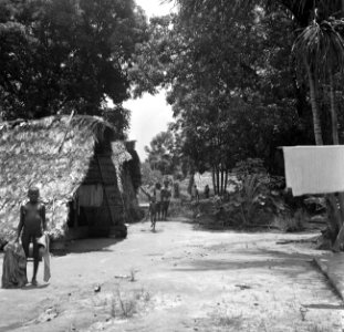 Bewoners in het dorp Langetabbetje in het Marowijnegebied, Bestanddeelnr 252-6703