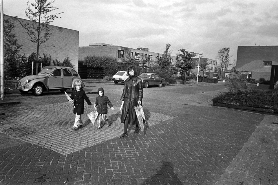 Bewoners in de wijk De Staart waar gif is gevonden, Bestanddeelnr 931-7728