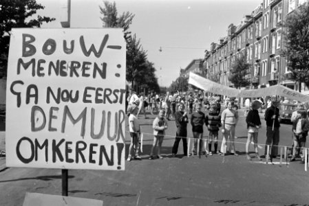 Bewoners Spaarndammerbuurt, Amsterdam hebben deel van Spaarndammerstraat afgeslo, Bestanddeelnr 923-5692