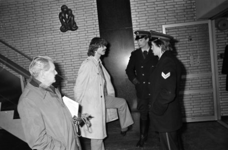 Bezetters in gesprek met de politie, Bestanddeelnr 930-1916