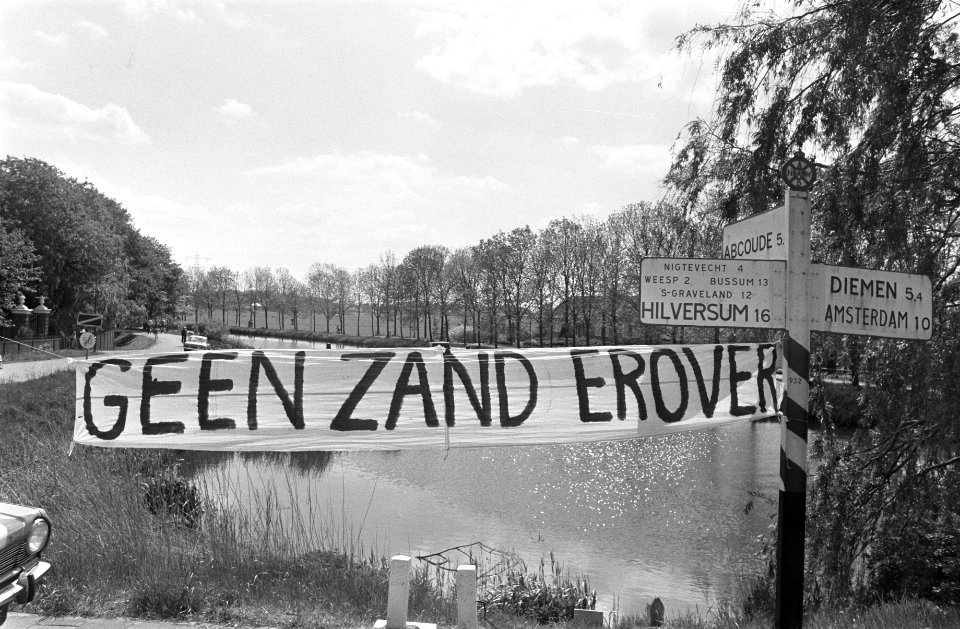 Bewoners langs t Gein bij Amsterdam blokkeren wegen i.v.m. bouwplannen Amsterdam, Bestanddeelnr 928-5797