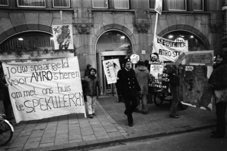 Bewoners Amro-kraakpanden in Nes in Amsterdam, demonstrer tegen ontruiming, Bestanddeelnr 928-9352